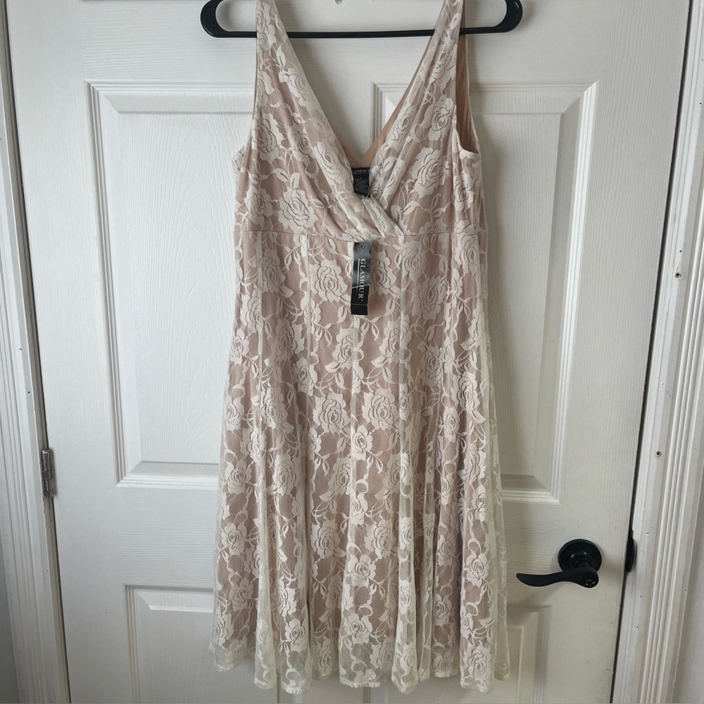 NWT Women’s Glamour dress size 14 Floral White Lace Beige Lined Sleeveless
